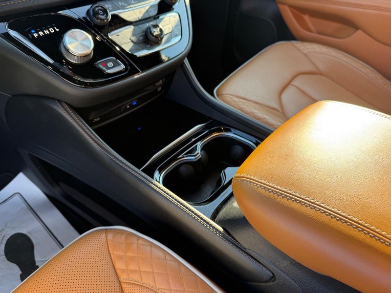 Chrysler Pacifica Vehicle Full-screen Gallery Image 27