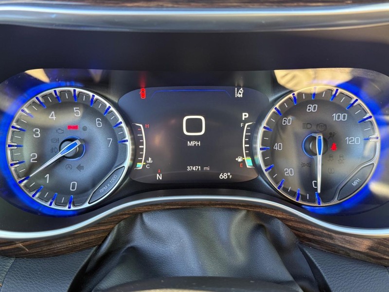Chrysler Pacifica Vehicle Full-screen Gallery Image 29