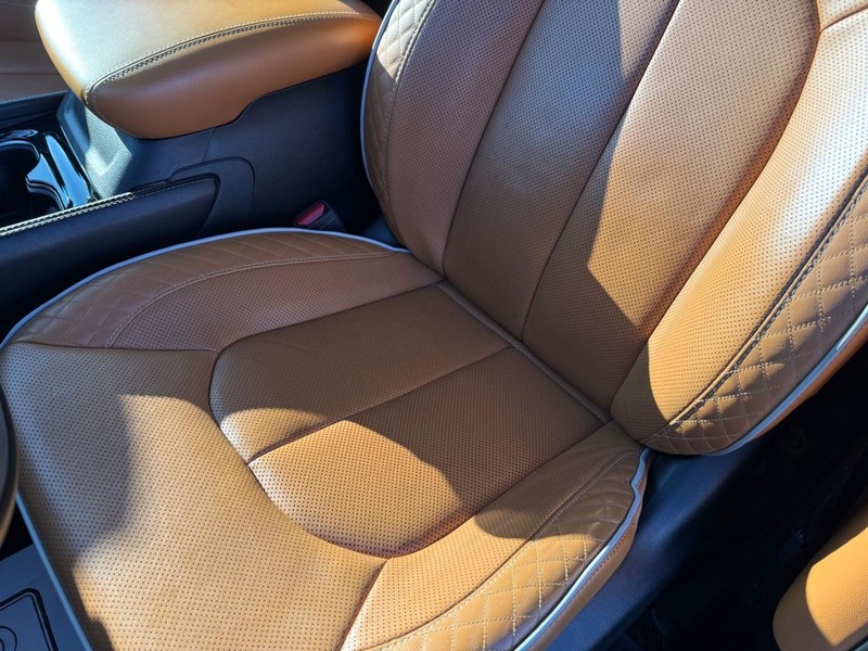 Chrysler Pacifica Vehicle Full-screen Gallery Image 31
