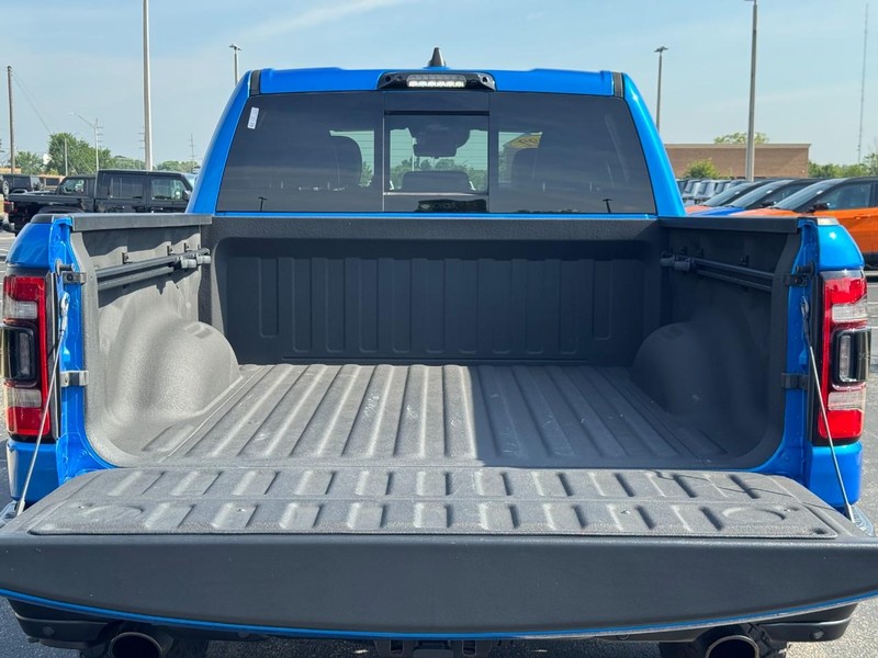 Ram 1500 Vehicle Full-screen Gallery Image 7