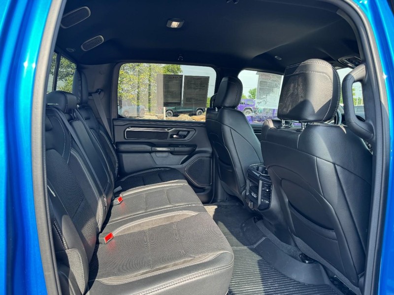 Ram 1500 Vehicle Full-screen Gallery Image 11