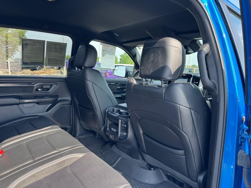 Ram 1500 Vehicle Full-screen Gallery Image 12