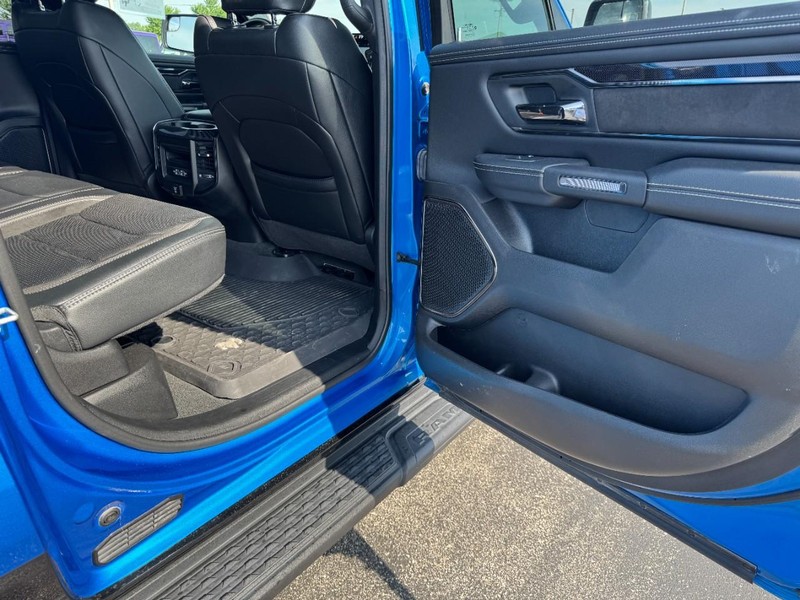 Ram 1500 Vehicle Full-screen Gallery Image 13