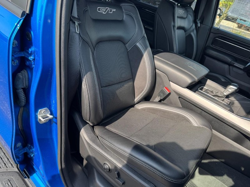 Ram 1500 Vehicle Full-screen Gallery Image 18