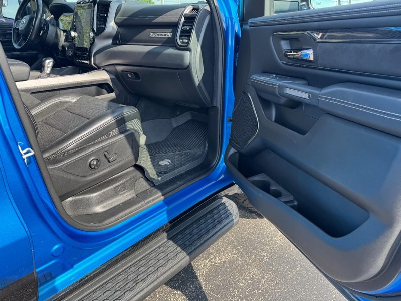 Ram 1500 Vehicle Full-screen Gallery Image 19
