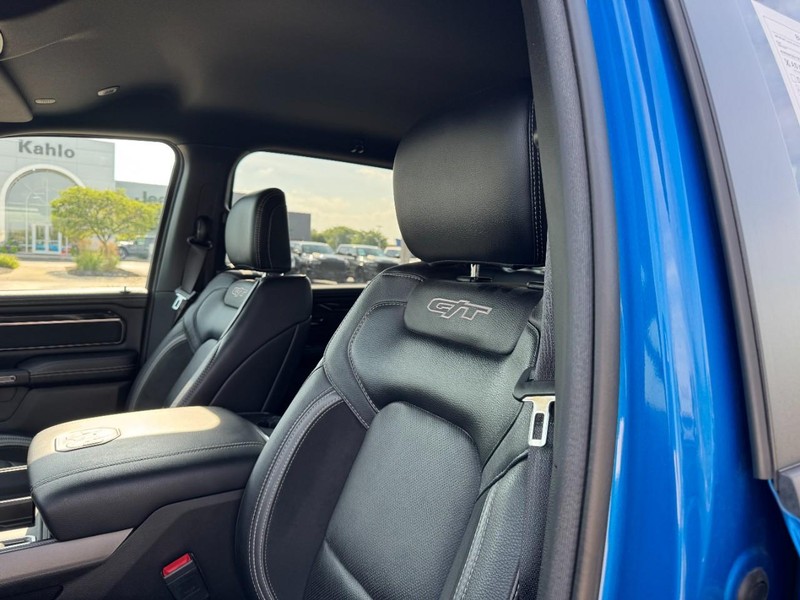 Ram 1500 Vehicle Full-screen Gallery Image 21