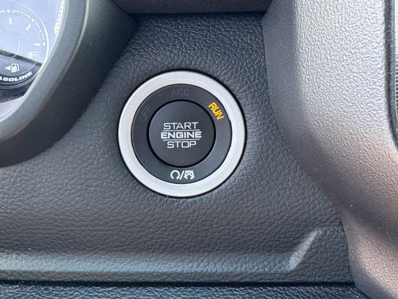 Ram 1500 Vehicle Full-screen Gallery Image 26