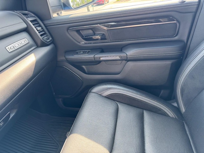 Ram 1500 Vehicle Full-screen Gallery Image 30