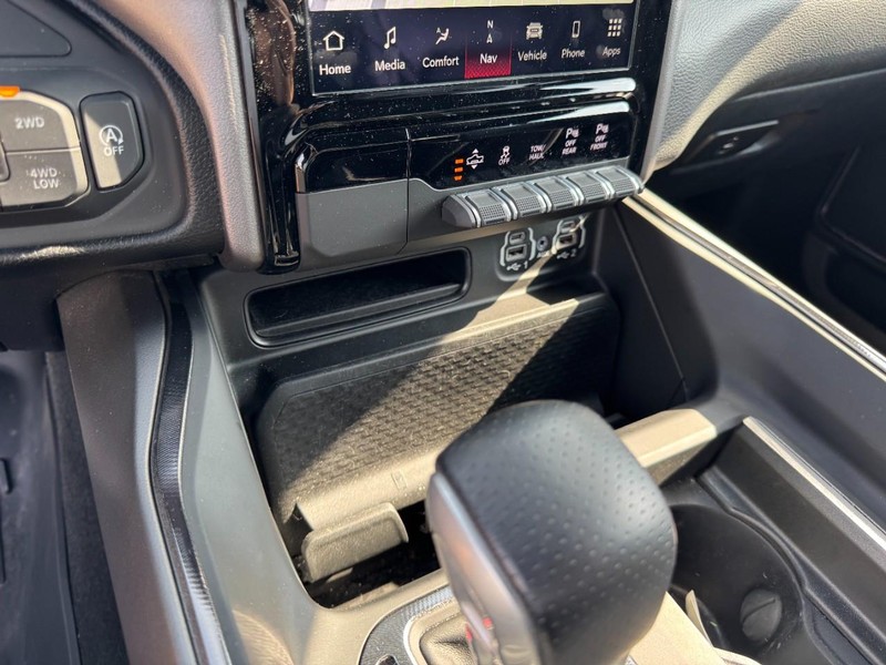 Ram 1500 Vehicle Full-screen Gallery Image 31