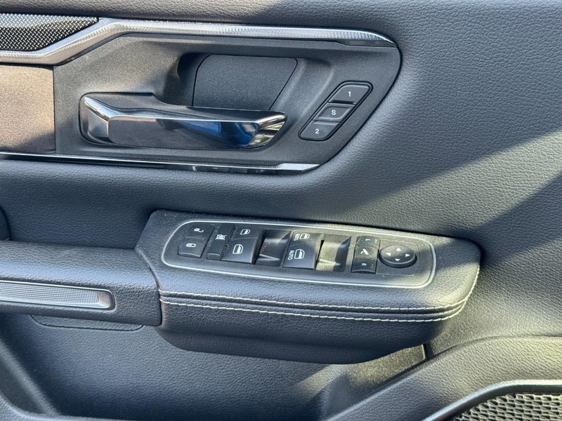 Ram 1500 Vehicle Full-screen Gallery Image 34