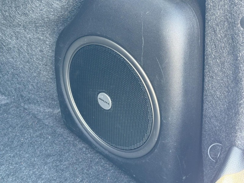 Chrysler 300 Vehicle Full-screen Gallery Image 8