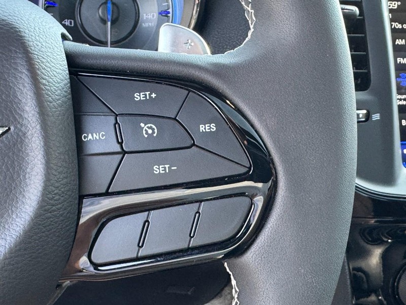 Chrysler 300 Vehicle Full-screen Gallery Image 22
