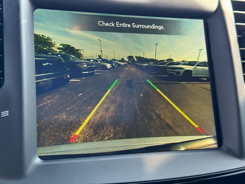 Chrysler 300 Vehicle Full-screen Gallery Image 25