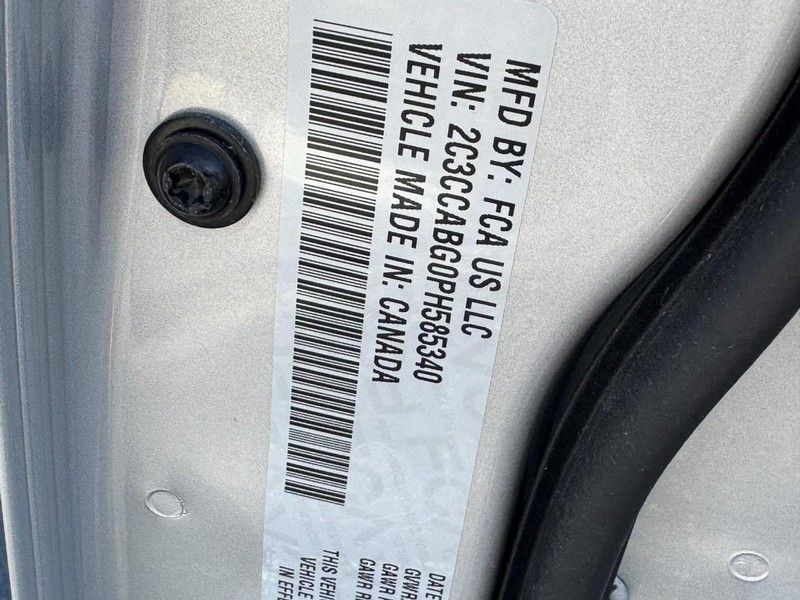 Chrysler 300 Vehicle Full-screen Gallery Image 33