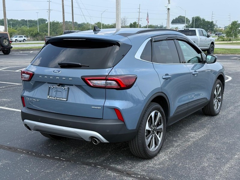 Ford Escape Vehicle Full-screen Gallery Image 03