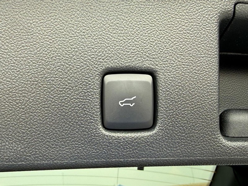 Ford Escape Vehicle Full-screen Gallery Image 08