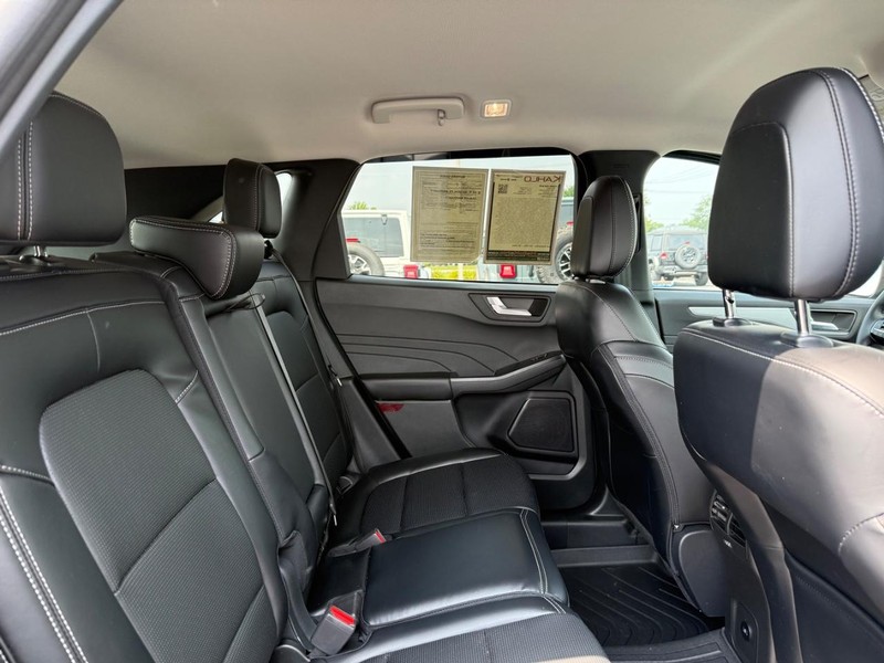 Ford Escape Vehicle Full-screen Gallery Image 11