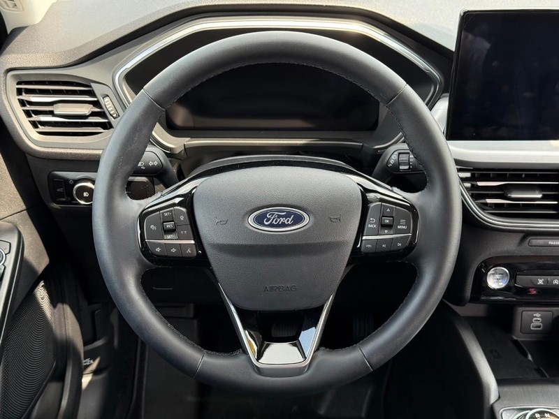 Ford Escape Vehicle Full-screen Gallery Image 14