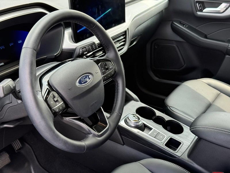 Ford Escape Vehicle Full-screen Gallery Image 19