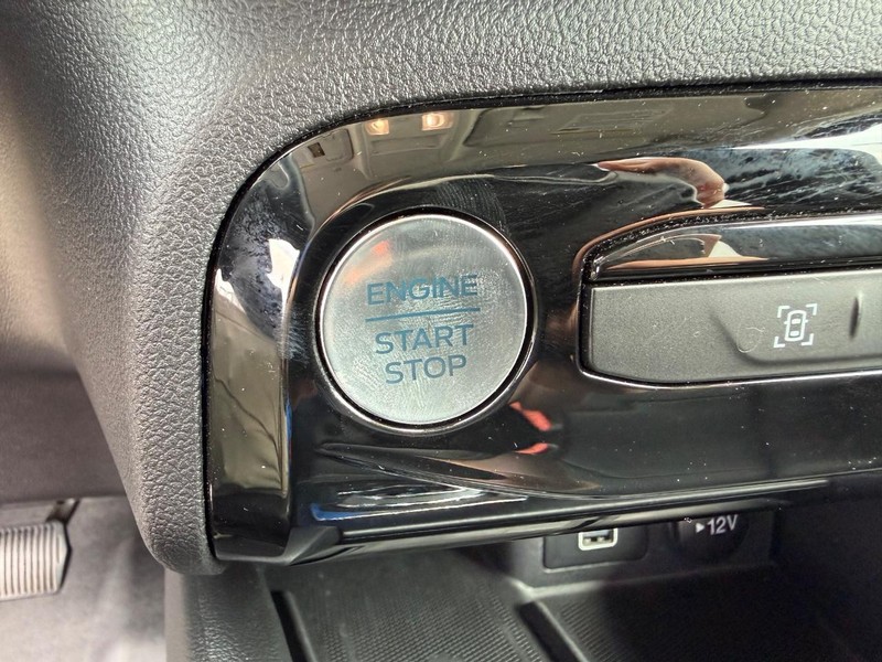 Ford Escape Vehicle Full-screen Gallery Image 22