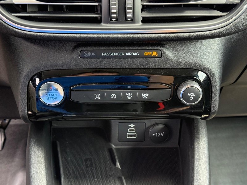 Ford Escape Vehicle Full-screen Gallery Image 25