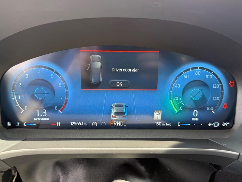Ford Escape Vehicle Full-screen Gallery Image 28