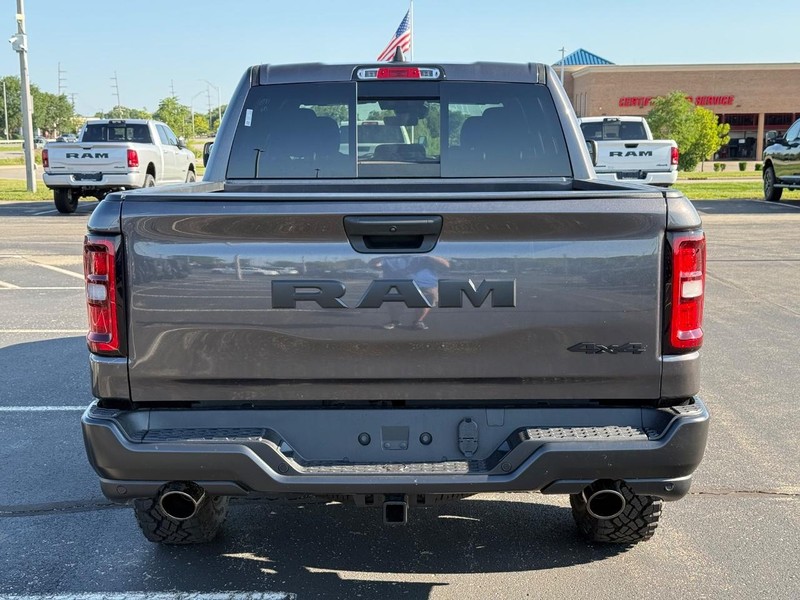 Ram 1500 Vehicle Full-screen Gallery Image 4