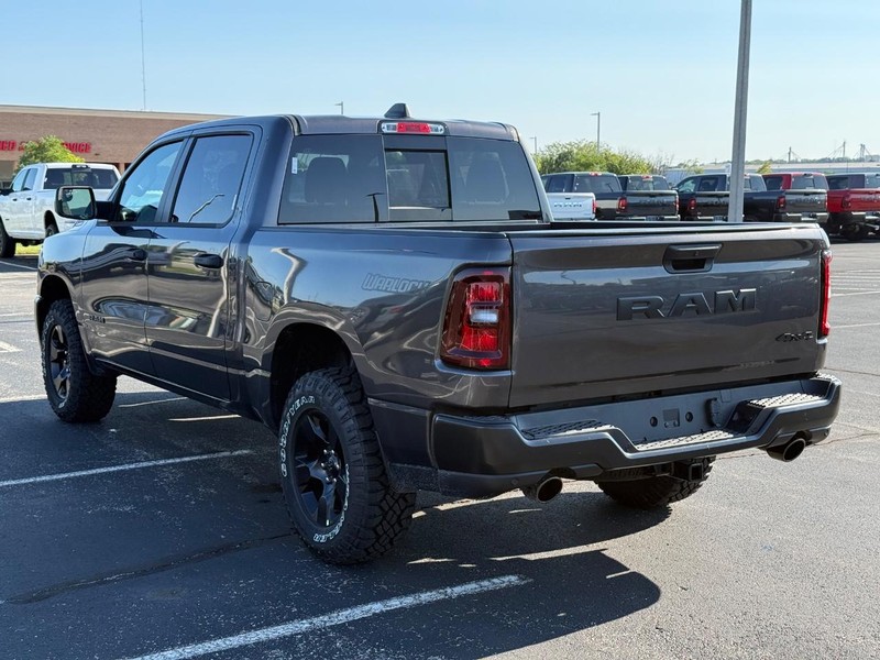 Ram 1500 Vehicle Full-screen Gallery Image 5