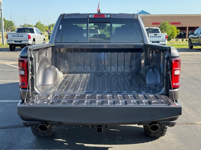 Ram 1500 Vehicle Full-screen Gallery Image 7
