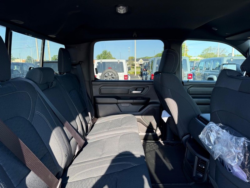 Ram 1500 Vehicle Full-screen Gallery Image 10