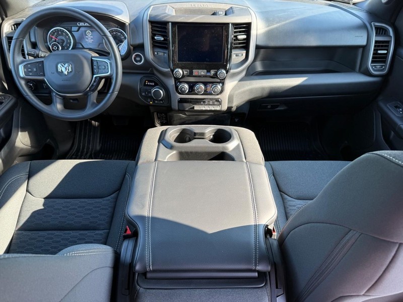 Ram 1500 Vehicle Full-screen Gallery Image 12
