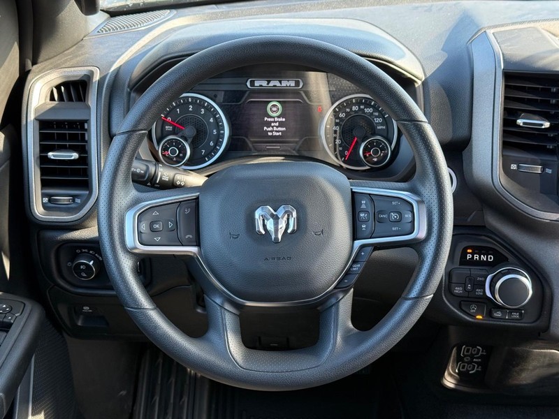 Ram 1500 Vehicle Full-screen Gallery Image 13