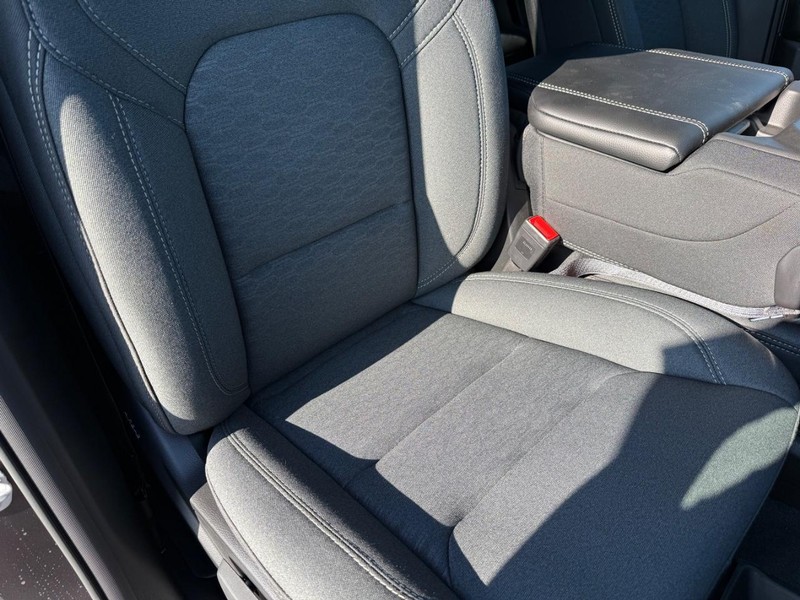 Ram 1500 Vehicle Full-screen Gallery Image 15