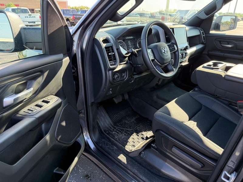 Ram 1500 Vehicle Full-screen Gallery Image 16