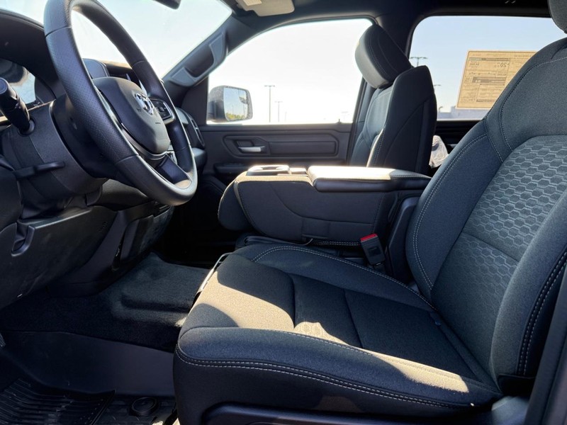 Ram 1500 Vehicle Full-screen Gallery Image 17