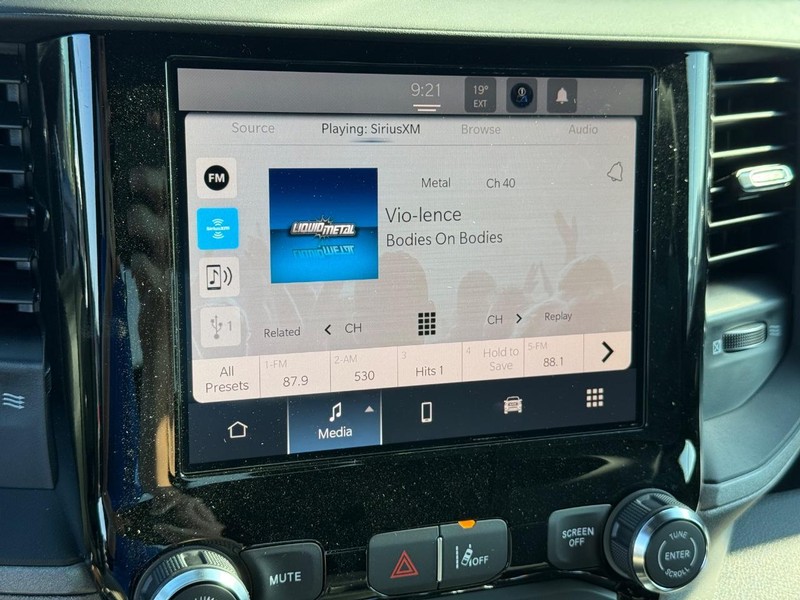 Ram 1500 Vehicle Full-screen Gallery Image 23
