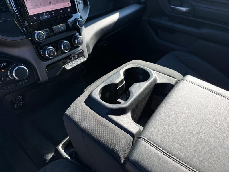 Ram 1500 Vehicle Full-screen Gallery Image 26