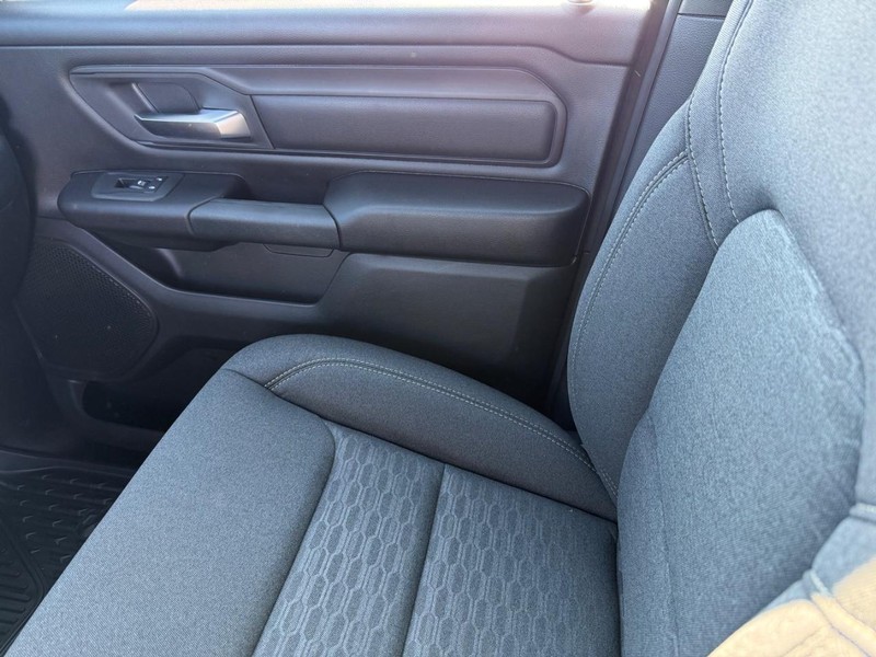 Ram 1500 Vehicle Full-screen Gallery Image 27