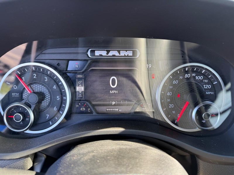 Ram 1500 Vehicle Full-screen Gallery Image 28