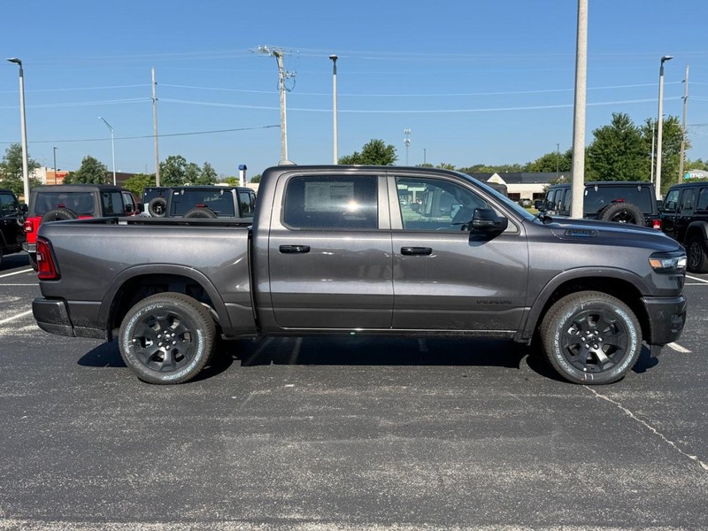 Ram 1500 Vehicle Full-screen Gallery Image 2