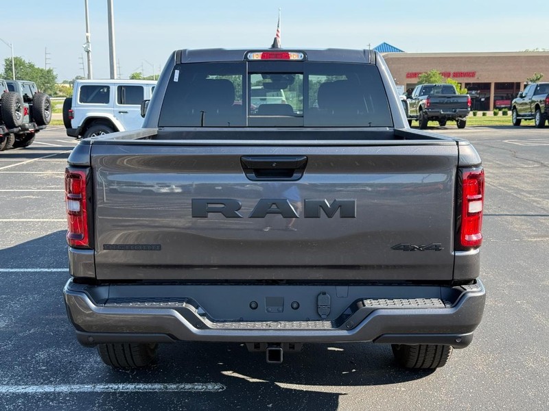 Ram 1500 Vehicle Full-screen Gallery Image 4