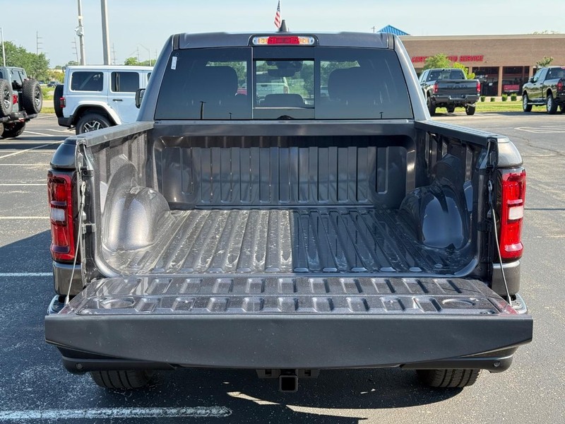 Ram 1500 Vehicle Full-screen Gallery Image 7
