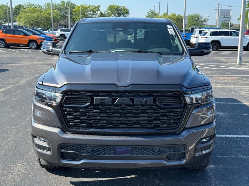 Ram 1500 Vehicle Full-screen Gallery Image 9