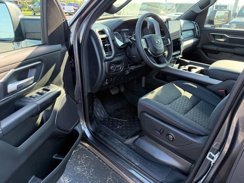 Ram 1500 Vehicle Full-screen Gallery Image 16