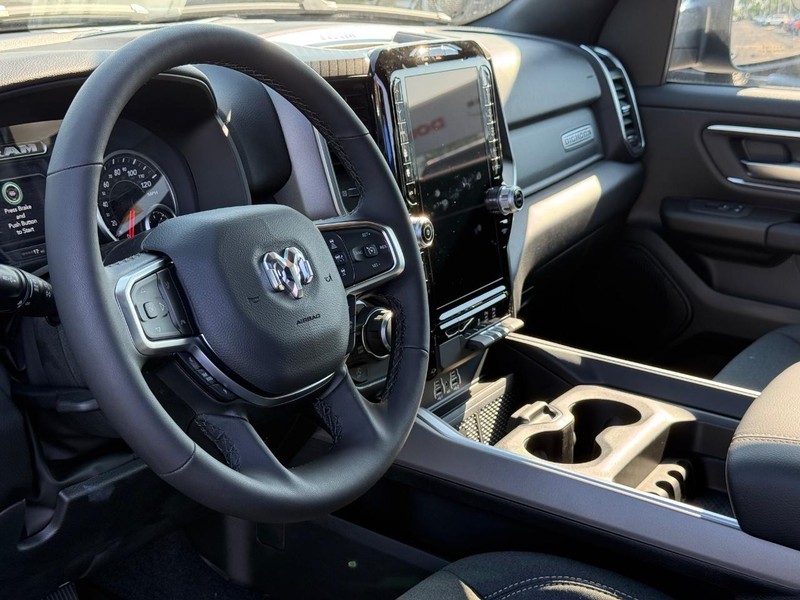 Ram 1500 Vehicle Full-screen Gallery Image 18