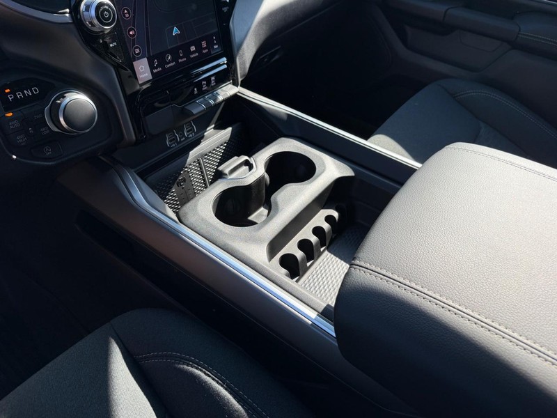 Ram 1500 Vehicle Full-screen Gallery Image 25