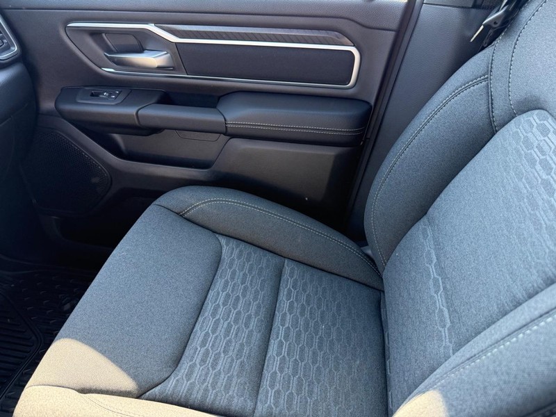 Ram 1500 Vehicle Full-screen Gallery Image 26