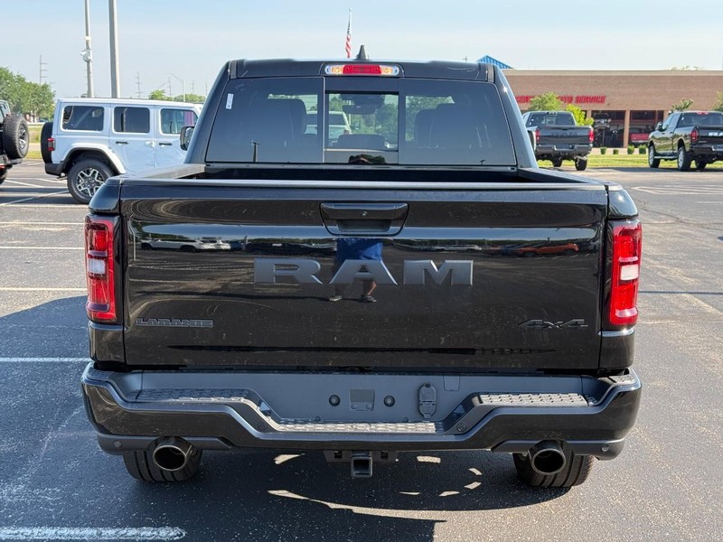 Ram 1500 Vehicle Full-screen Gallery Image 4