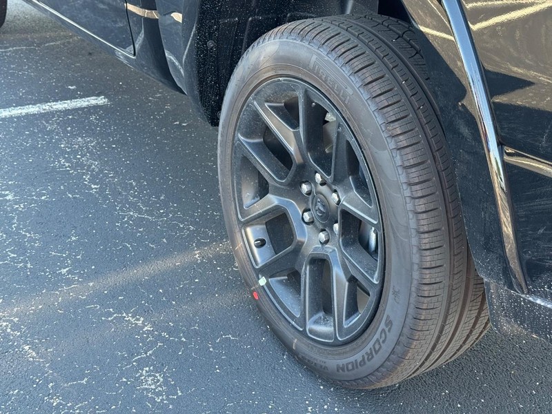 Ram 1500 Vehicle Full-screen Gallery Image 6