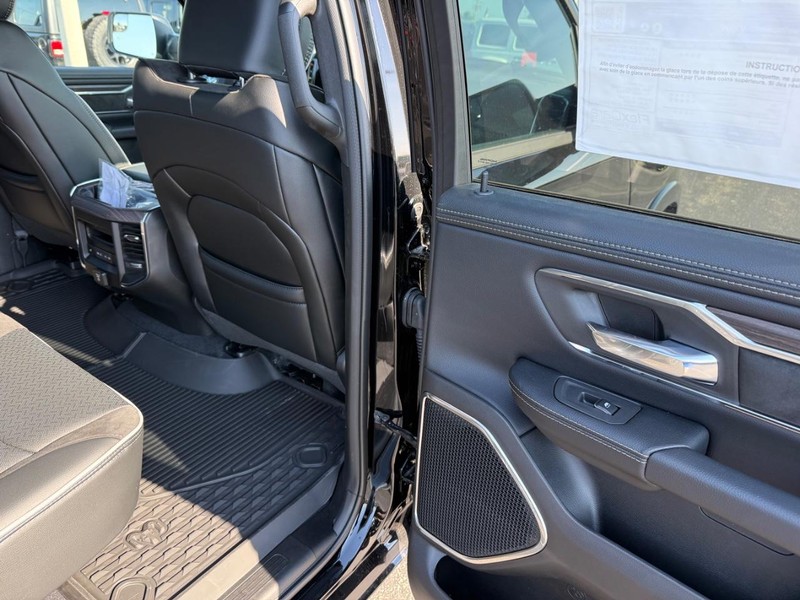 Ram 1500 Vehicle Full-screen Gallery Image 11